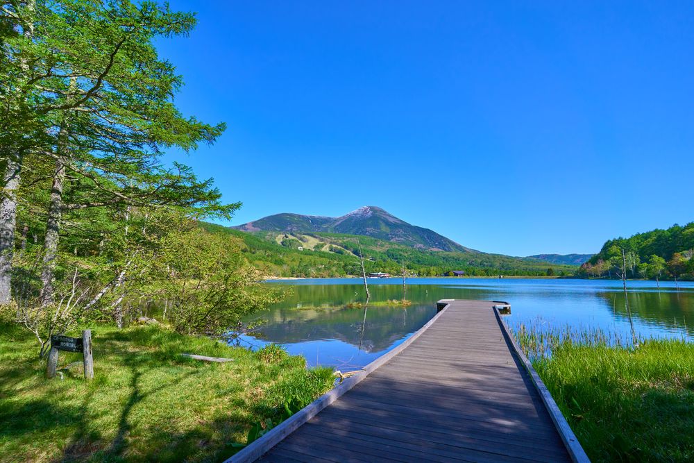 女神湖と蓼科山